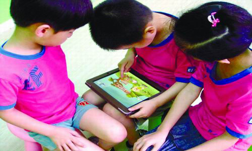 智能手機、ipad成兒童視力殺手 建議貼上防藍光膜